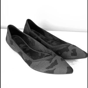 = Rothys Gray Camo Points =